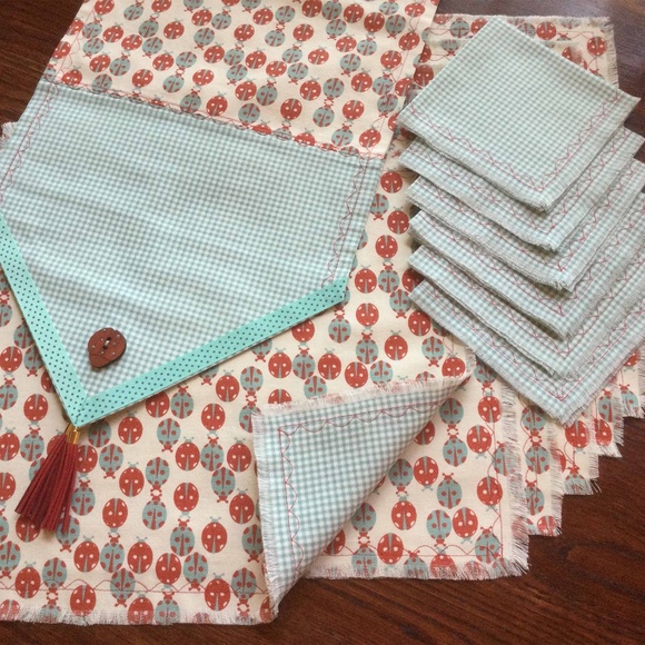 Handmade Ladybug Table Runner, 6 Reversible Placemats 6 Napkins - Picture 2 of 9
